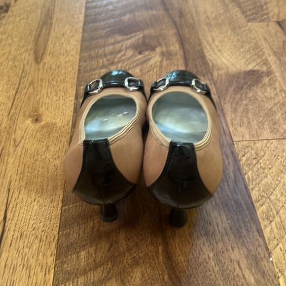 Tahari Woman’s Leather Upper Heels - Picture 4 of 7